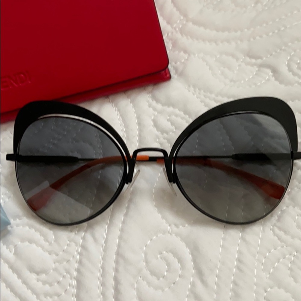 FENDI SUNGLASSES 🧡 - Picture 3 of 8